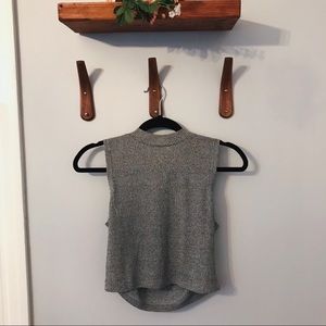 sleeveless top